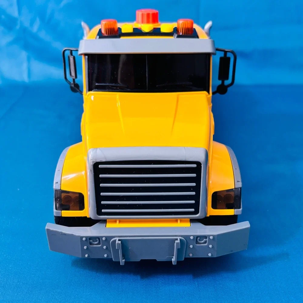 Large Toy Recovery Tow Truck Flatbed 6-Wheel Vehicle Lights Untested